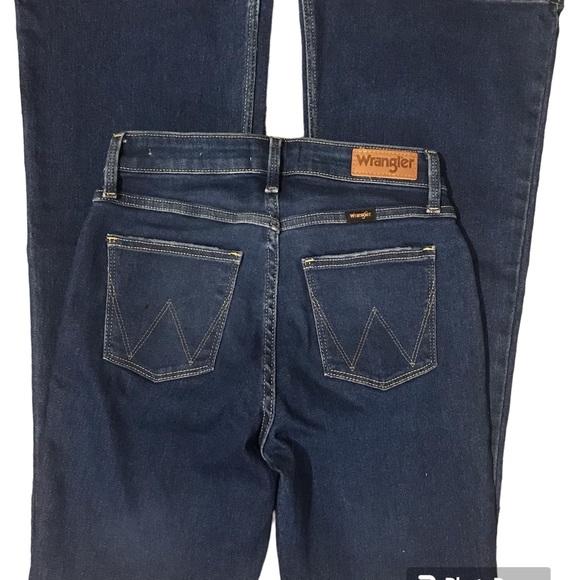 Wrangler Woman’s Bootcut Jeans Fierce Flare NWOT Size 25 - Picture 4 of 5